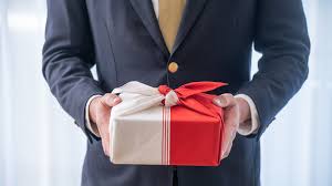 The Perfect Words & Gifts for Your Colleagues